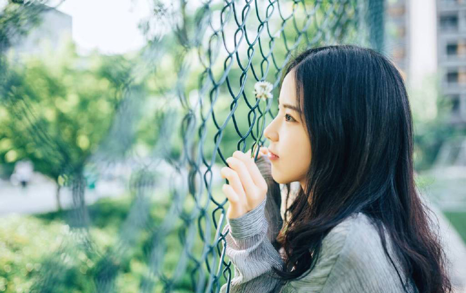 “以士元的性格，恐怕不日便会打来，江州新定，人心不稳，我需在此坐镇，同时请严颜将军联络昔日部将，说降巴郡各城，幼常，我意让你秘密潜入成都，暗中联络成都世家，想办法挑拨成都世家！”诸葛亮看向马谡，一边在地图上勾勒，一边沉声道。